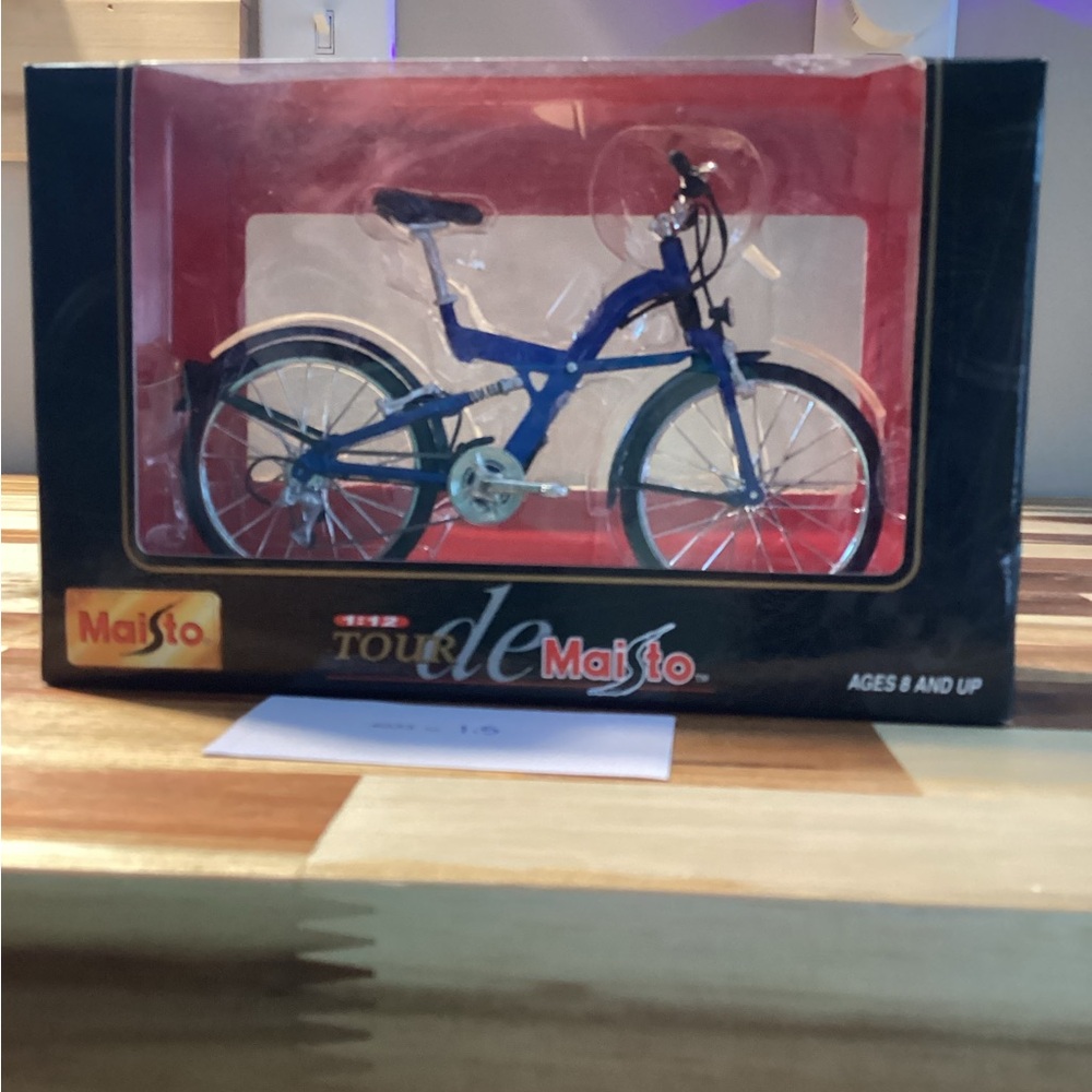 Maisto Tour de Maisto 1:12 Die Cast Metal Bicycle Model Product No. 39159 Blue